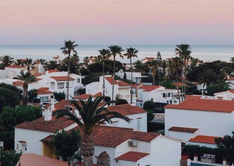 在美华裔对移民新政看法不一